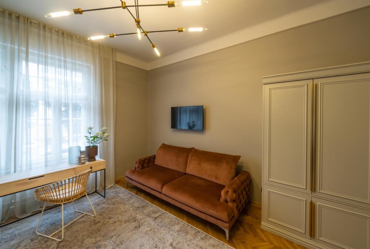 Nest Hotel Győr Exterior foto